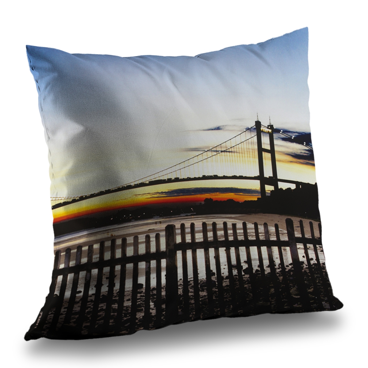 C1PC1414VJ223W 14 x 14 in. Bridge By Sunset - Hyperrealist Cities Poly Twill Throw