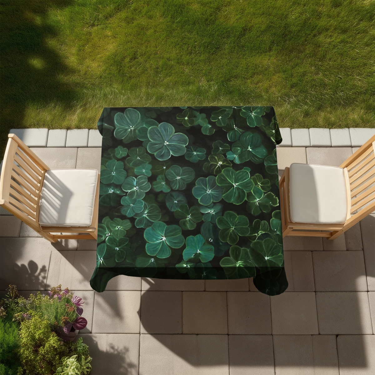 Picture of Begin Home Decor C1TC5858M5PC0F 58 x 58 in. Clovers Green Floral Tablecloth - Indoor Outdoor Decor