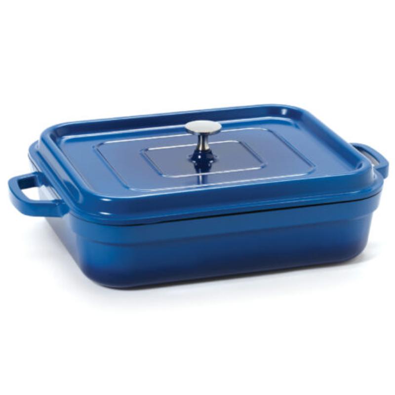 Picture of Winco CA-017-CB-BK-CC 7.5 qt. Cast Aluminum Cobalt Blue with Clear Coat & Black Interior Induction Ready Rectangular Roaster with Lid - 8 qt. Rim-Full - 15.03 x 10.34 in.