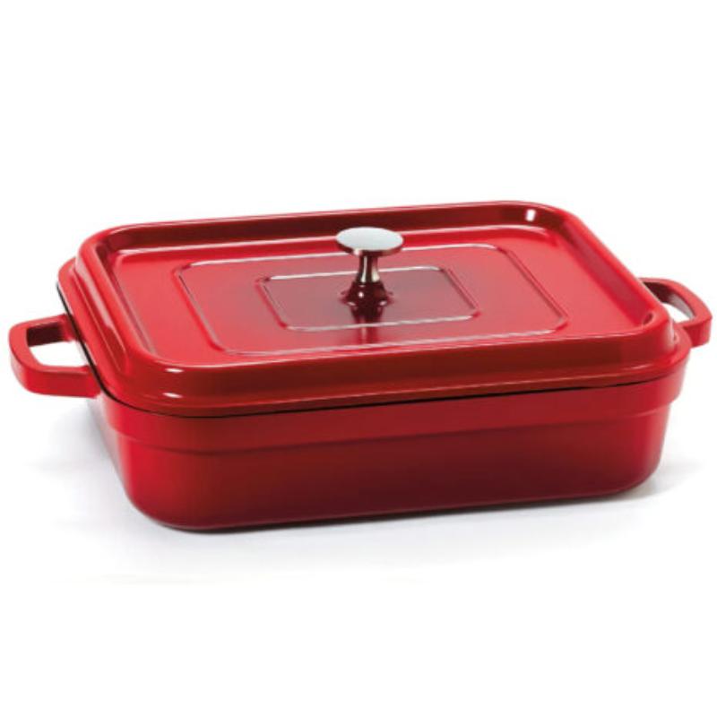 Picture of Winco CA-017-R-BK-CC 7.5 qt. Cast Aluminum Red with Clear Coat & Black Interior Induction Ready Rectangular Roaster with Lid - 8 qt. Rim-Full - 15.03 x 10.34 in. - 18 in. Max Length with Handles
