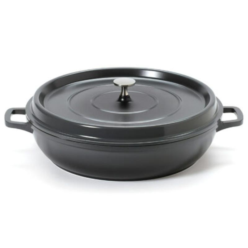 Picture of Winco CA-015-GR-BK-CC 7.5 qt. Cast Aluminum Grey with Clear Coat & Black Interior Induction Ready Round Braiser with Lid - 8 qt. Rim-Full - 14.74 in. Top Dia. - 17.96 in. Top Dia.