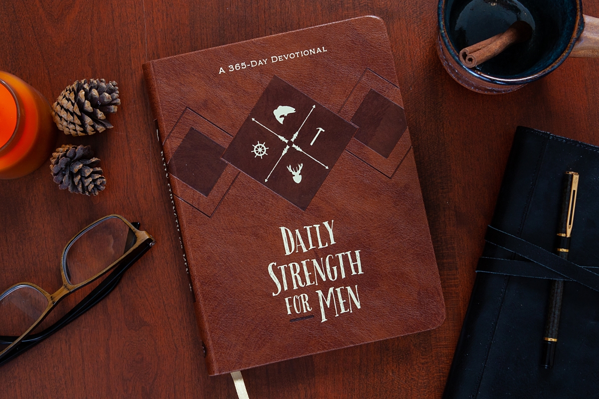 Picture of Broadstreet Publishing 9781424557530 Daily Strength for Men&#44; 365 Daily Devotional for Men