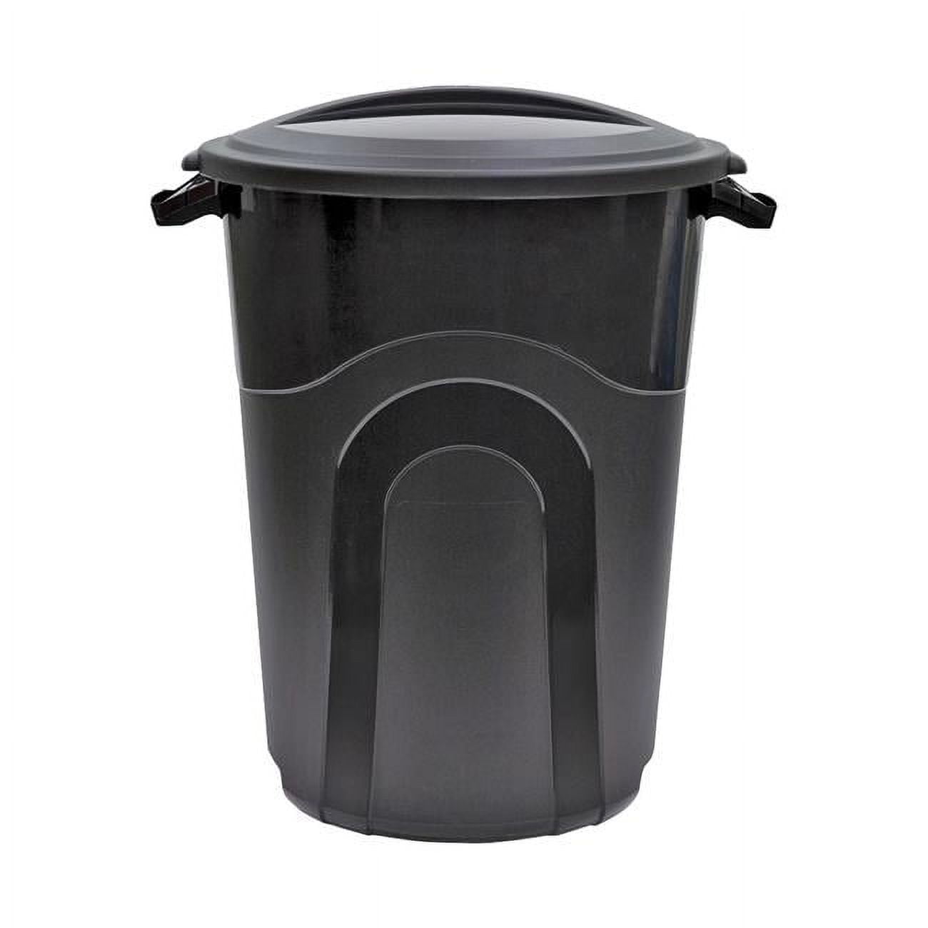 32 gal Injection Molded Plastic Trash Can, Black