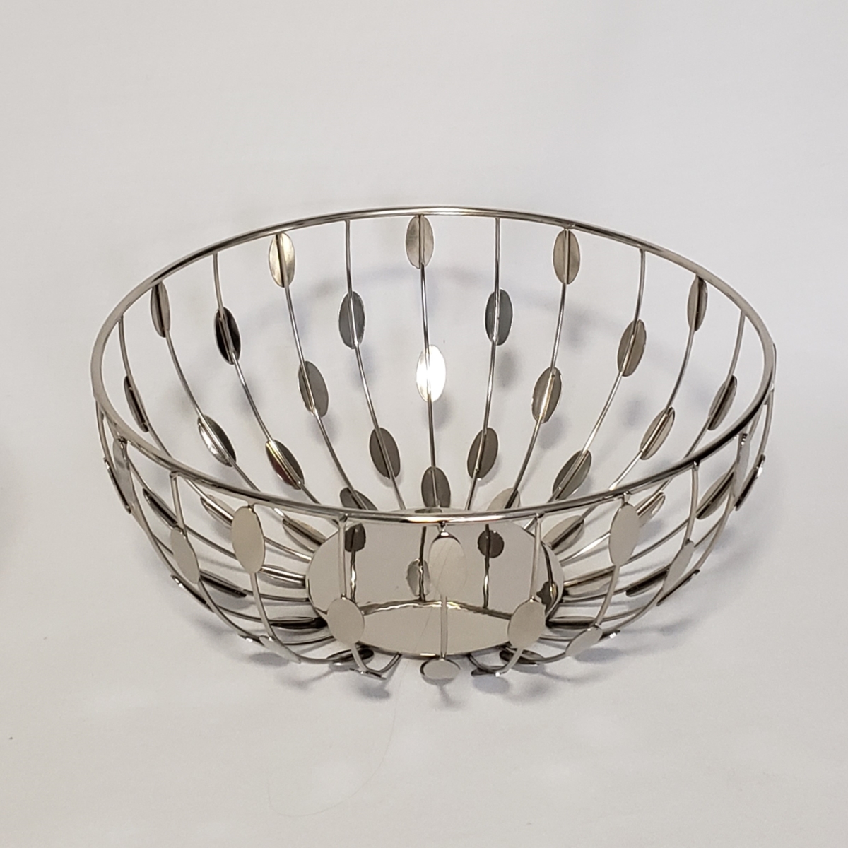Picture of Jiallo 72400 Silver Metallic 11' round basket