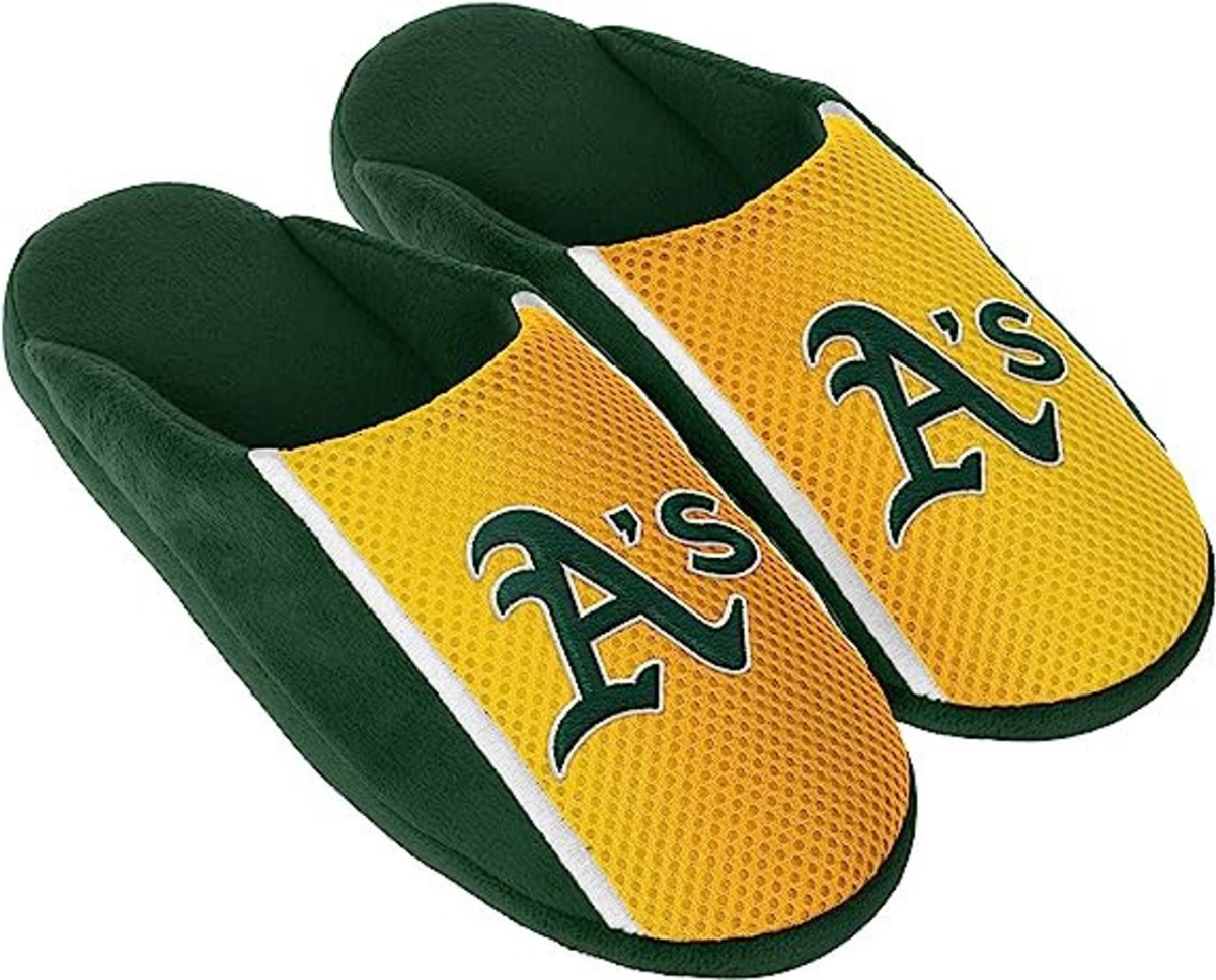 8784965585 Oakland Athletics Slipper - Men Big Logo - Large - 2 Piece