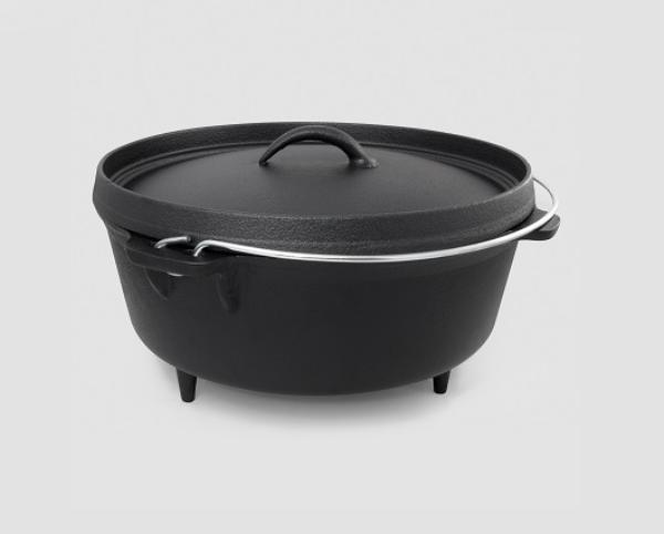Picture of ExcelSteel 438 8.25 qt. Dutch Oven with Handle & Leg Base Preseasoned