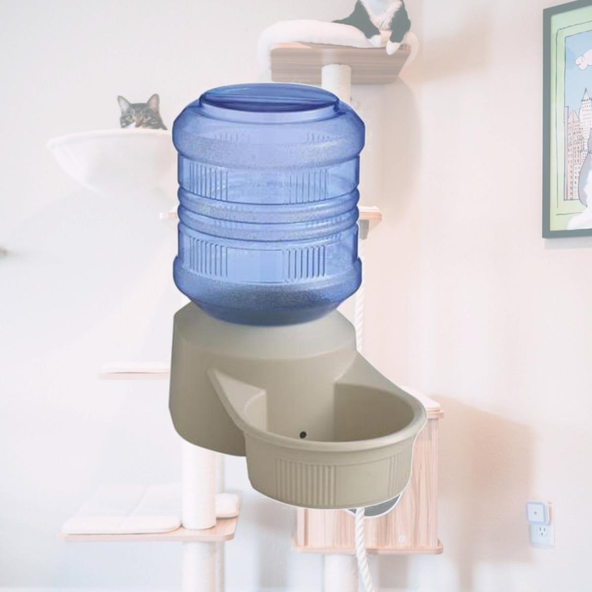 Picture of Miller Manufacturing 1613926 8 qt. Deluxe Water Tower