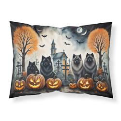 20.5 x 30 in. Unisex Keeshond Spooky Halloween Fabric Standard Pillowcase