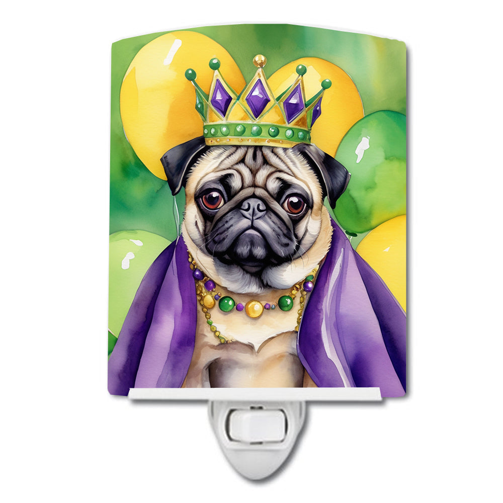 DAC4864CNL 6 x 4 in. Pug King of Mardi Gras Ceramic Night Light