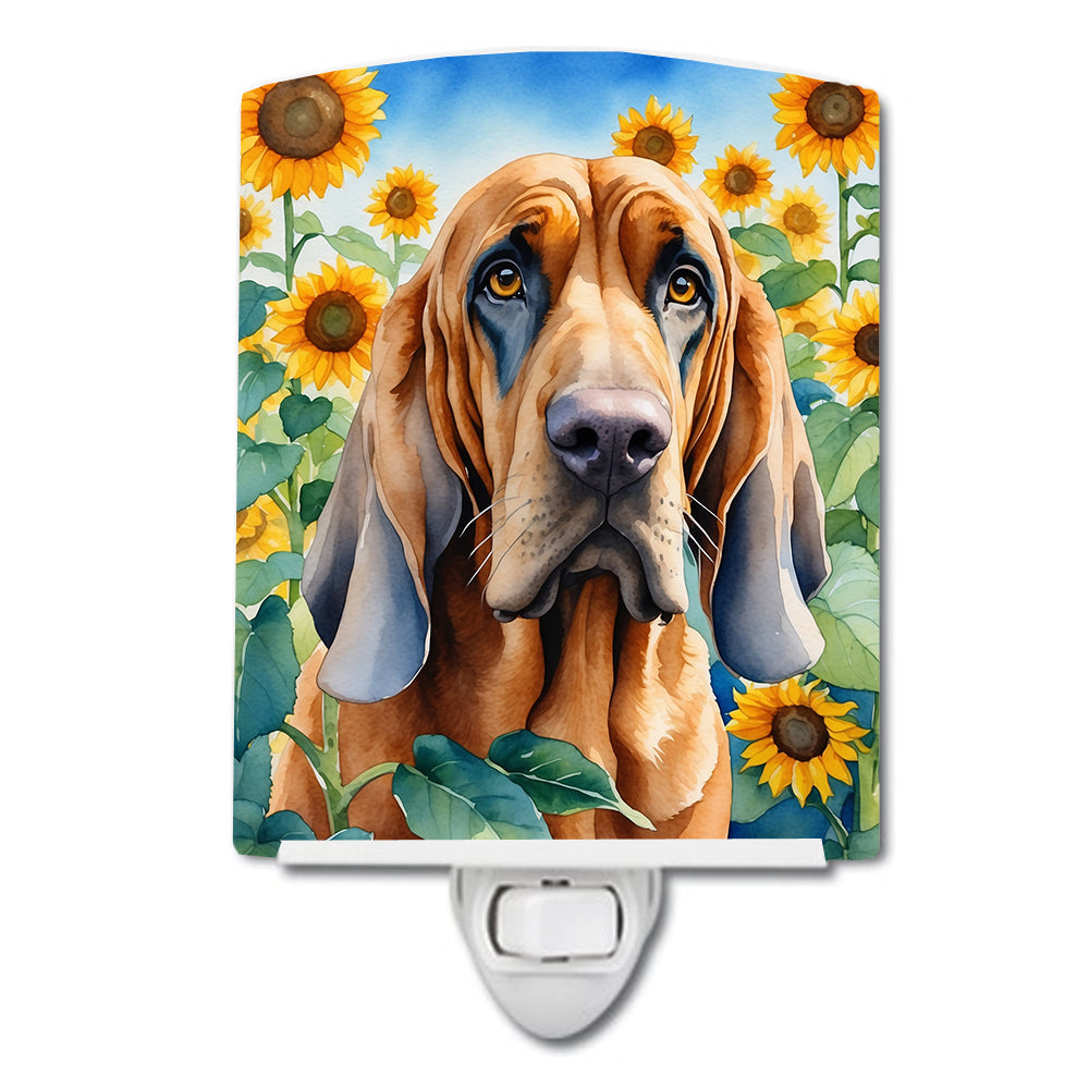 DAC6029CNL 6 x 4 in. Bloodhound in Sunflowers Ceramic Night Light
