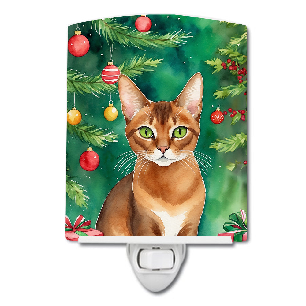 DAC7186CNL 6 x 4 in. Abyssinian Cat by the Christmas Tree Ceramic Night Light