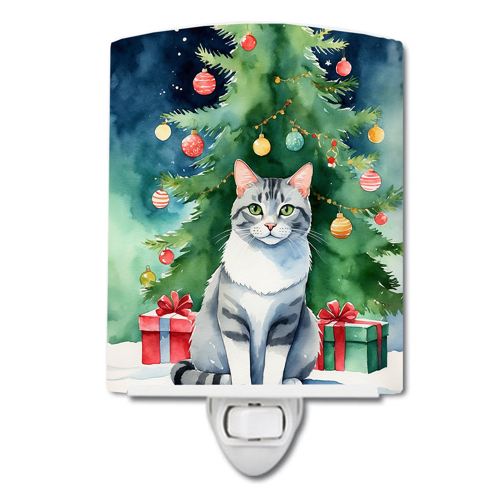 DAC7187CNL 6 x 4 in. Aegean Cat by the Christmas Tree Ceramic Night Light