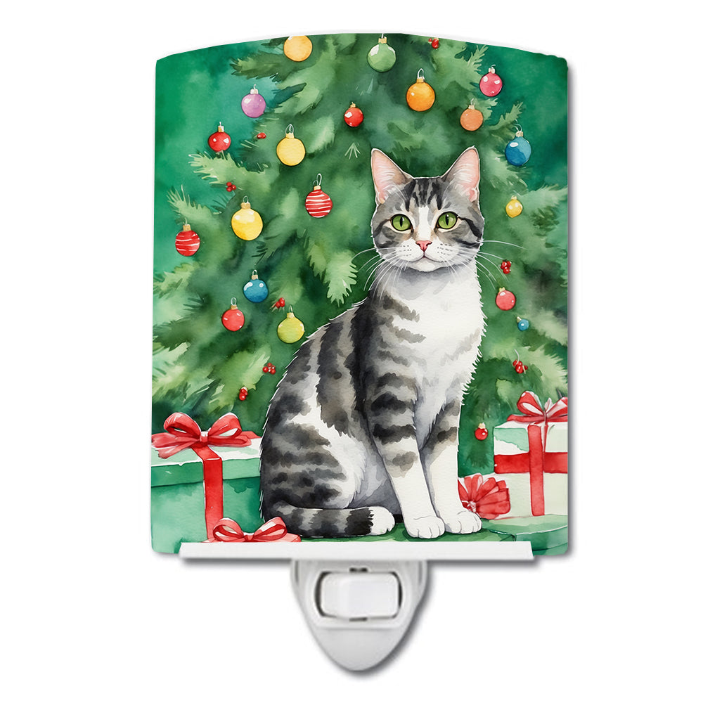 DAC7192CNL 6 x 4 in. American Wirehair Cat by the Christmas Tree Ceramic Night Light