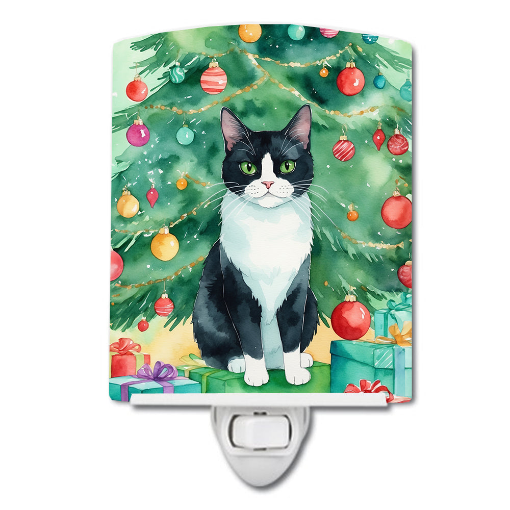 DAC7202CNL 6 x 4 in. Chantilly Tiffany Cat by the Christmas Tree Ceramic Night Light