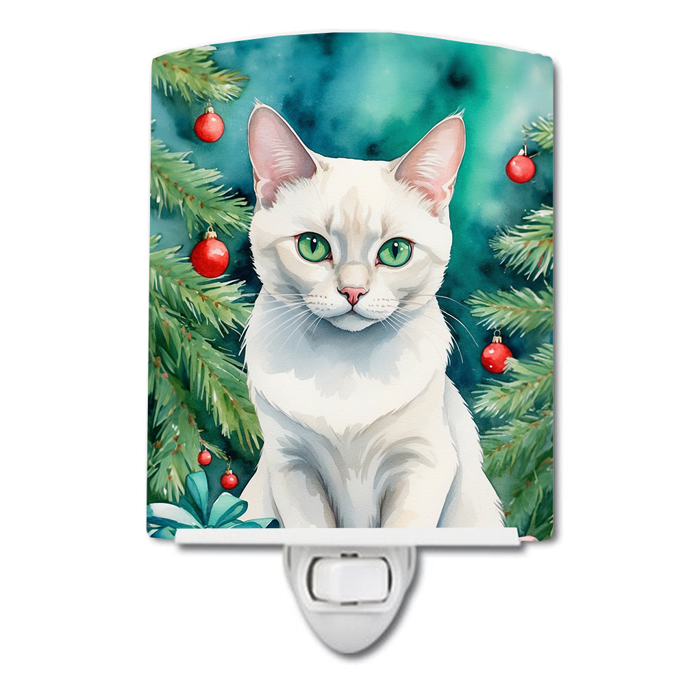 DAC7217CNL 6 x 4 in. Foreign White Cat by the Christmas Tree Ceramic Night Light