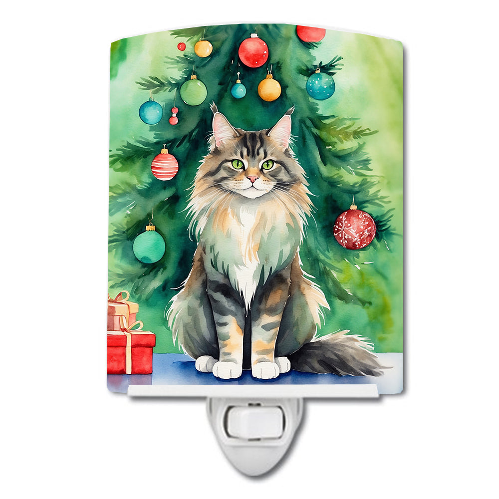 DAC7230CNL 6 x 4 in. MaineCoon Cat by the Christmas Tree Ceramic Night Light