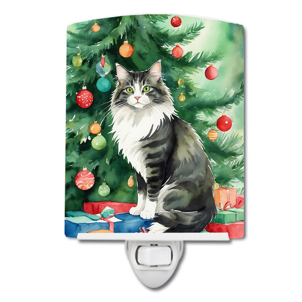 DAC7236CNL 6 x 4 in. Norwegian Forest Cat by the Christmas Tree Ceramic Night Light