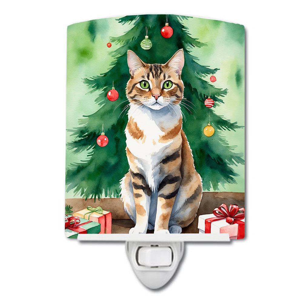 DAC7242CNL 6 x 4 in. Owyhee Bob Cat by the Christmas Tree Ceramic Night Light