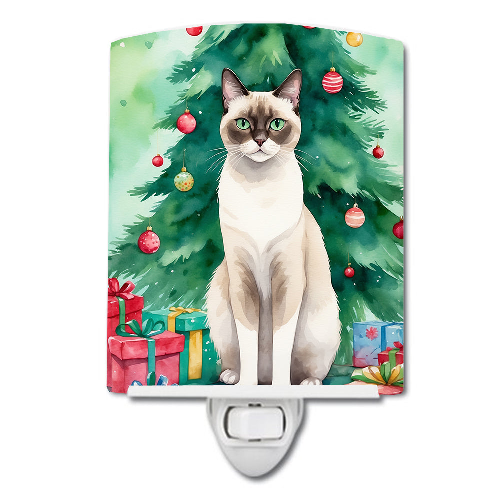 DAC7259CNL 6 x 4 in. Snowshoe Cat by the Christmas Tree Ceramic Night Light