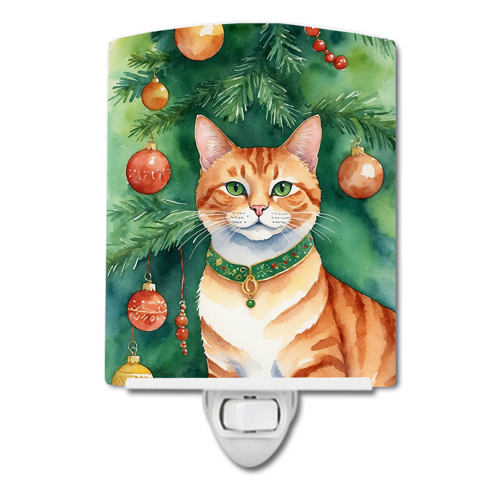 DAC7263CNL 6 x 4 in. Suphalak Cat by the Christmas Tree Ceramic Night Light