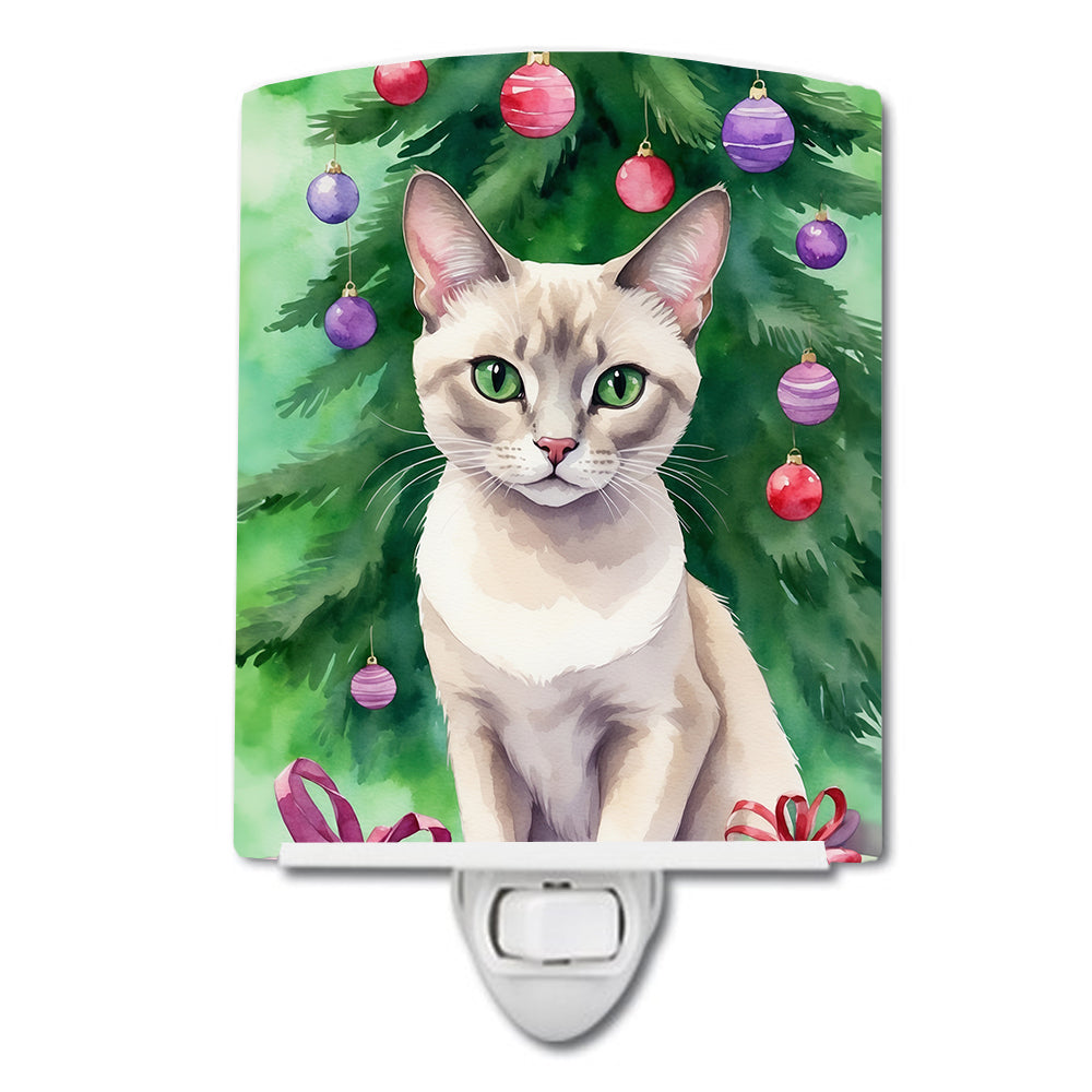 DAC7264CNL 6 x 4 in. Thai Lilac Cat by the Christmas Tree Ceramic Night Light