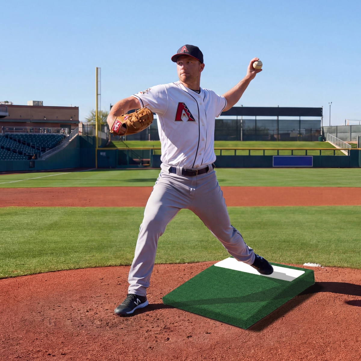 SP38719 Portable Pitching Mound with Baseball Pitching EVA Carry Handle - Green & White