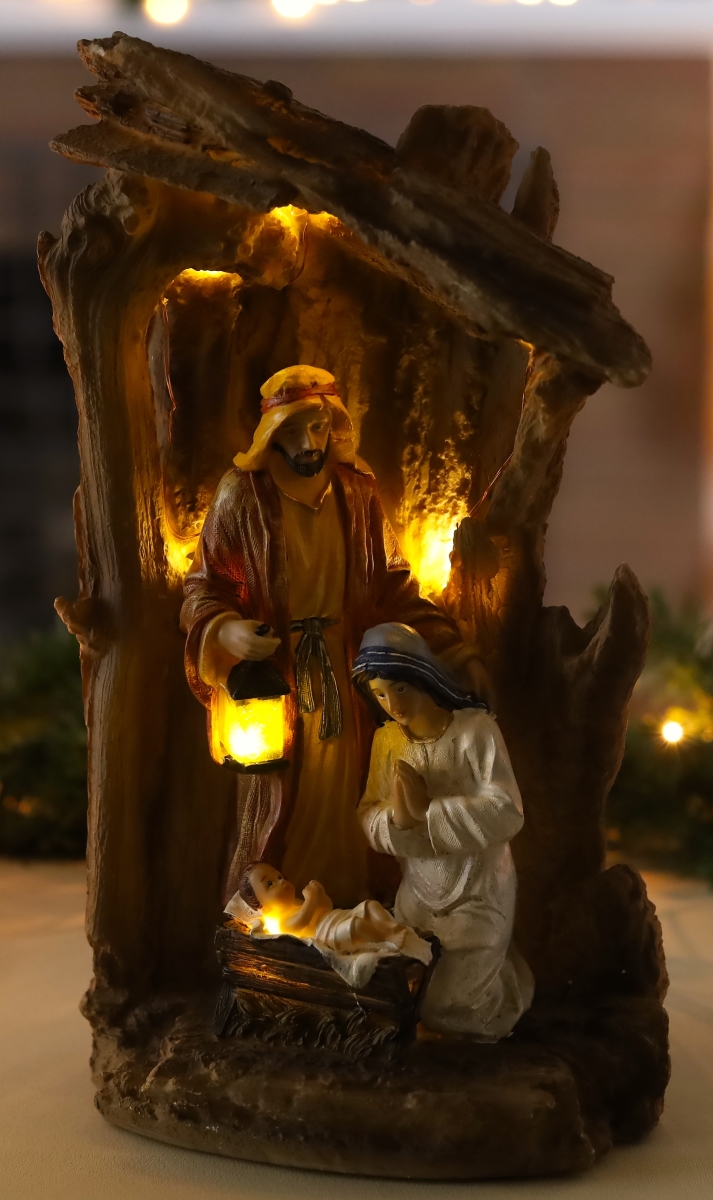 RLN047 Three Kings Lighted Holy Family