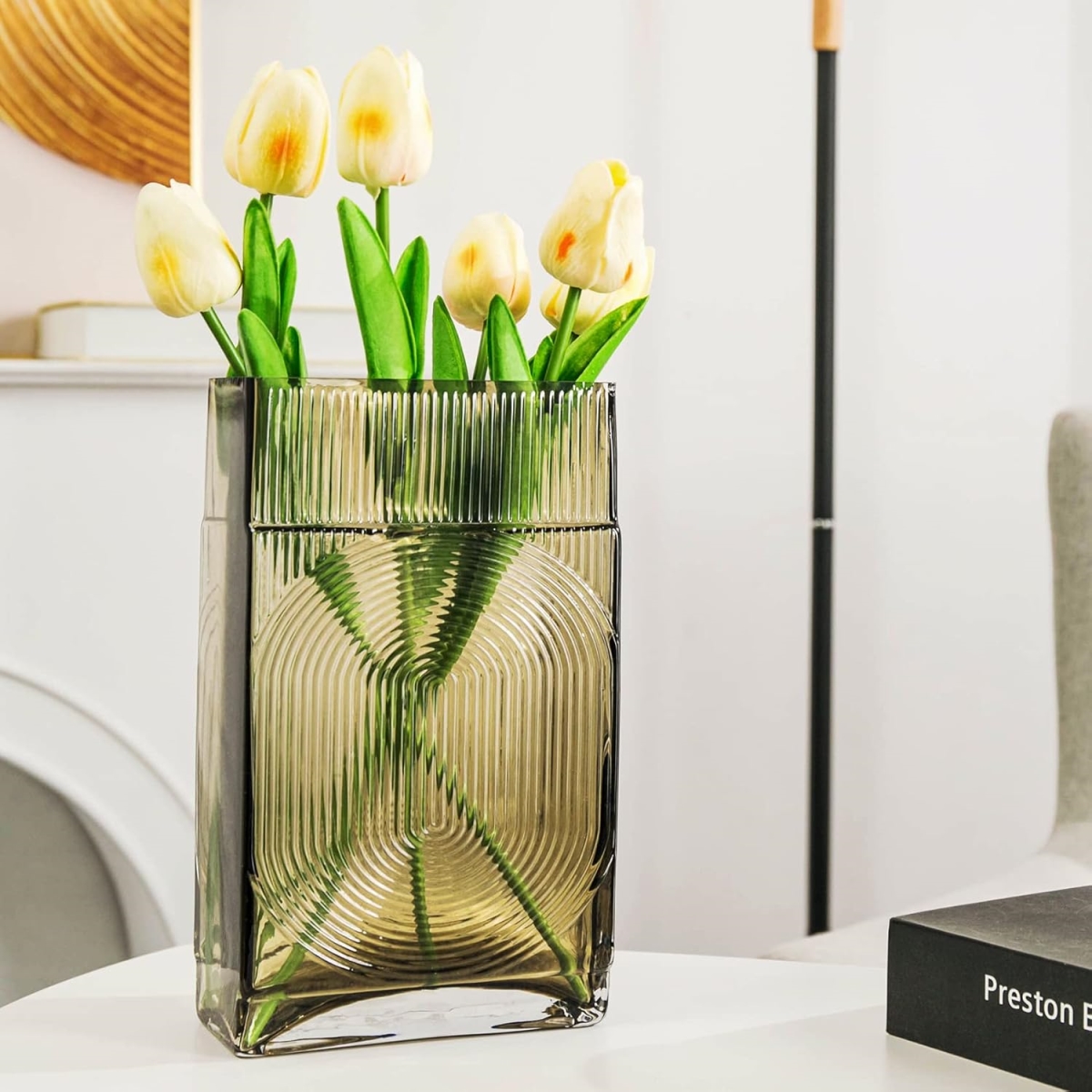 Picture of Diamond Star 12131 L2.8W5.5H9.1&apos; - Glass Vase