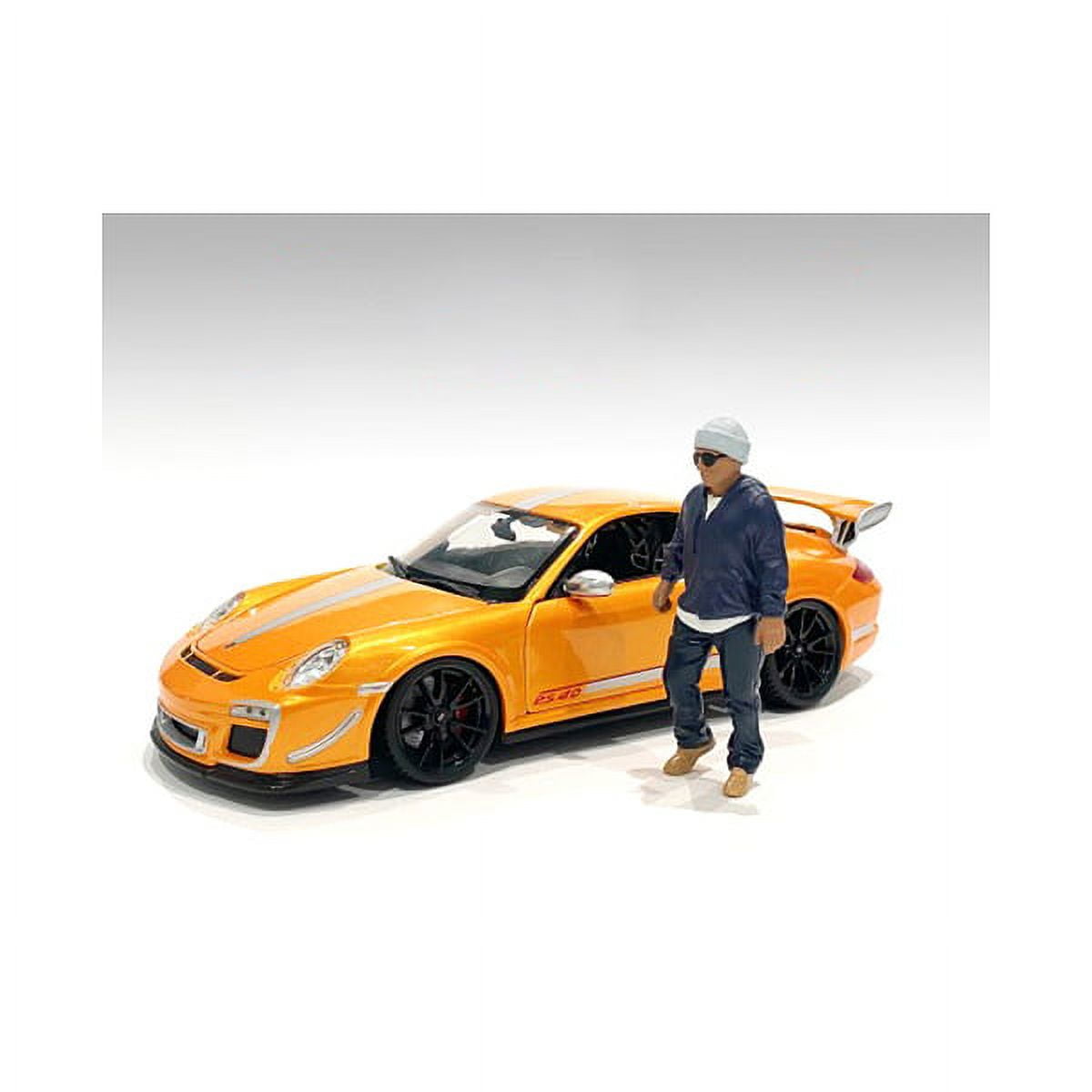 Picture of American Diorama 76380 1 in. Car Meet Figurine IV for 1 by 24 Scale Models