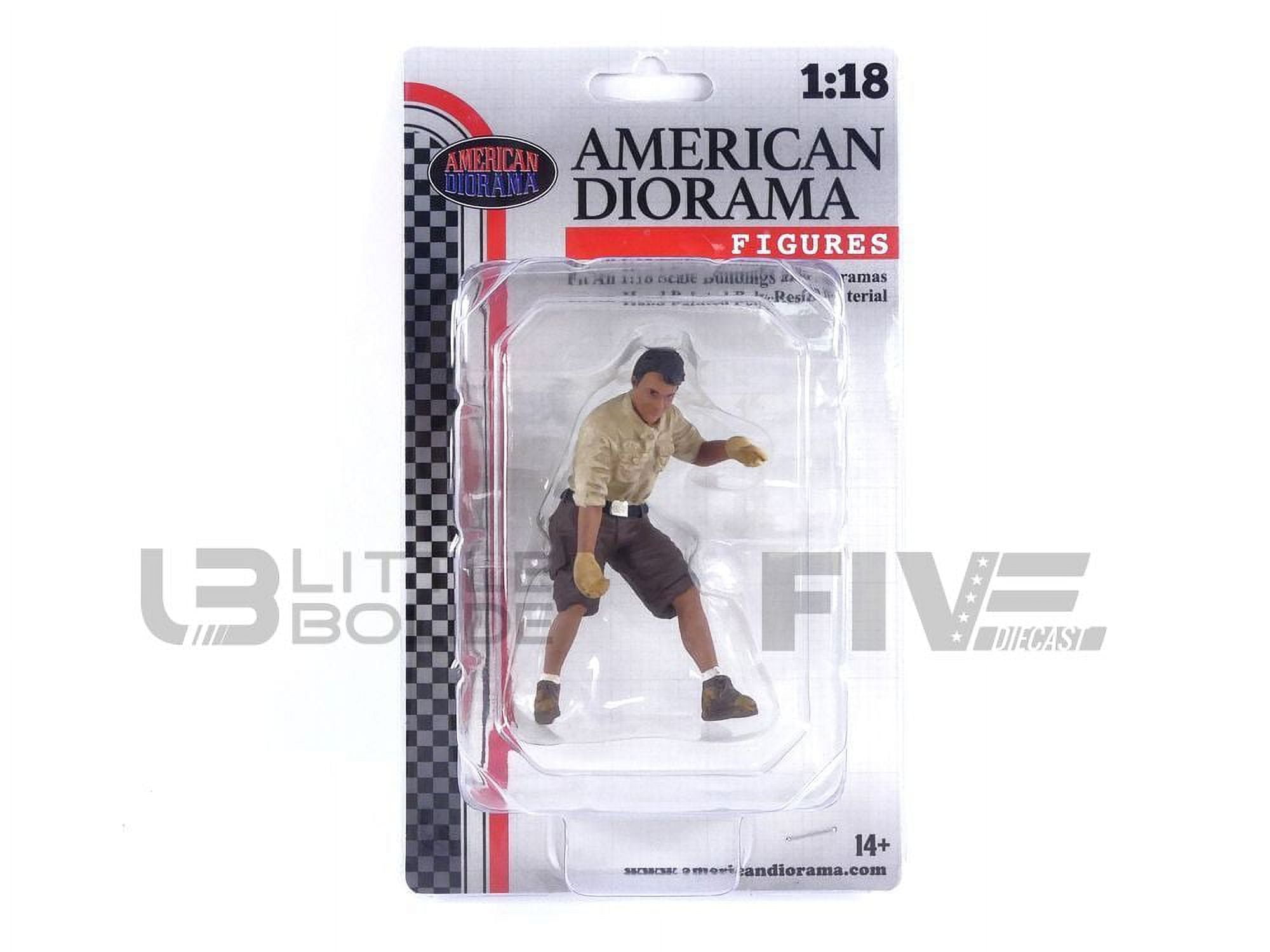 1 to 18 Scale 4 x 4 Mechanic Figure 8 with Board Accessory for Model Car