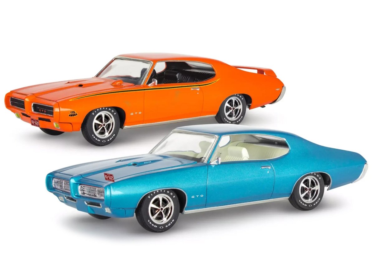 14530 Level 4 1969 Pontiac GTO 2-in-1 Kit 1-24 Scale Model Kit -  Revell