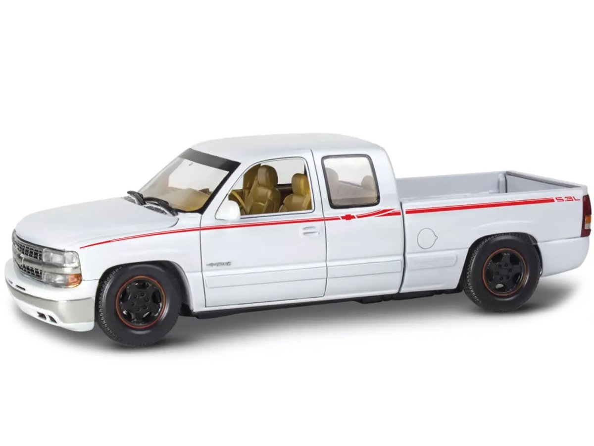 14538 Level 4 1999 Chevrolet Silverado Street Pickup Truck 1-25 Scale Model Kit -  Revell