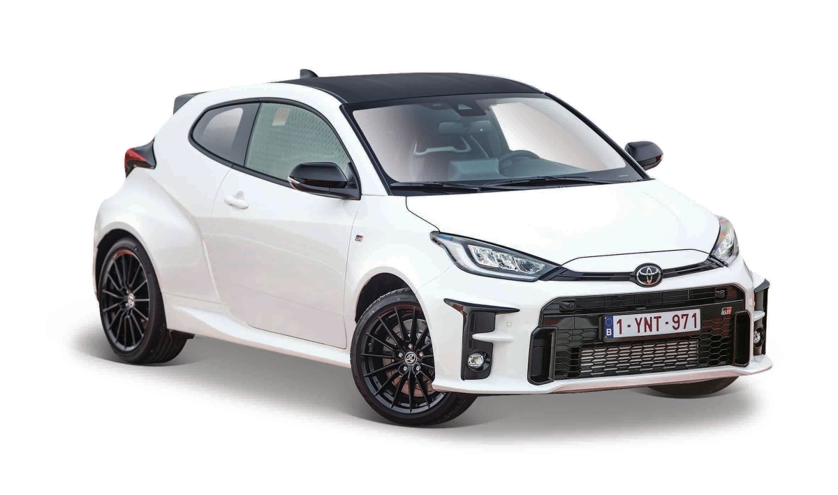 Maisto 32909WH 1-24 Diecast White with Carbon Top Special Edition Series Model Car for 2021 Toyota GR Yaris