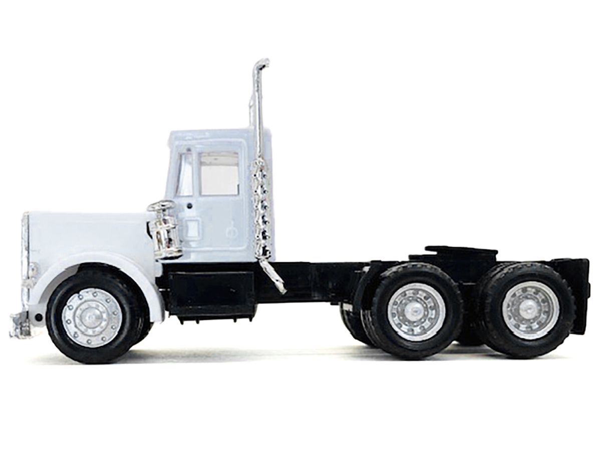 015232W Peterbilt Short Day Cab White 1-87 HO Scale Plastic Model Car