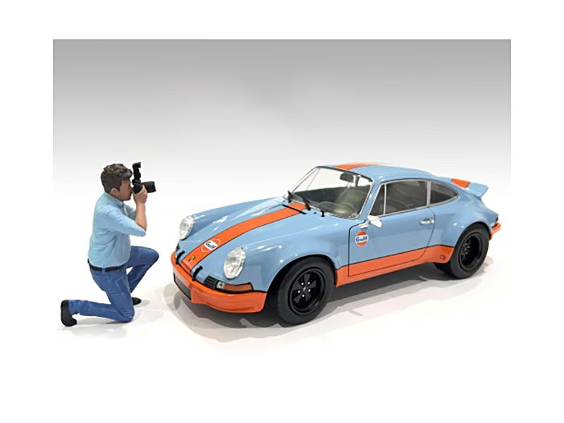 AD-25303 Photographers Figure No.3 for 1-24 Scale Models