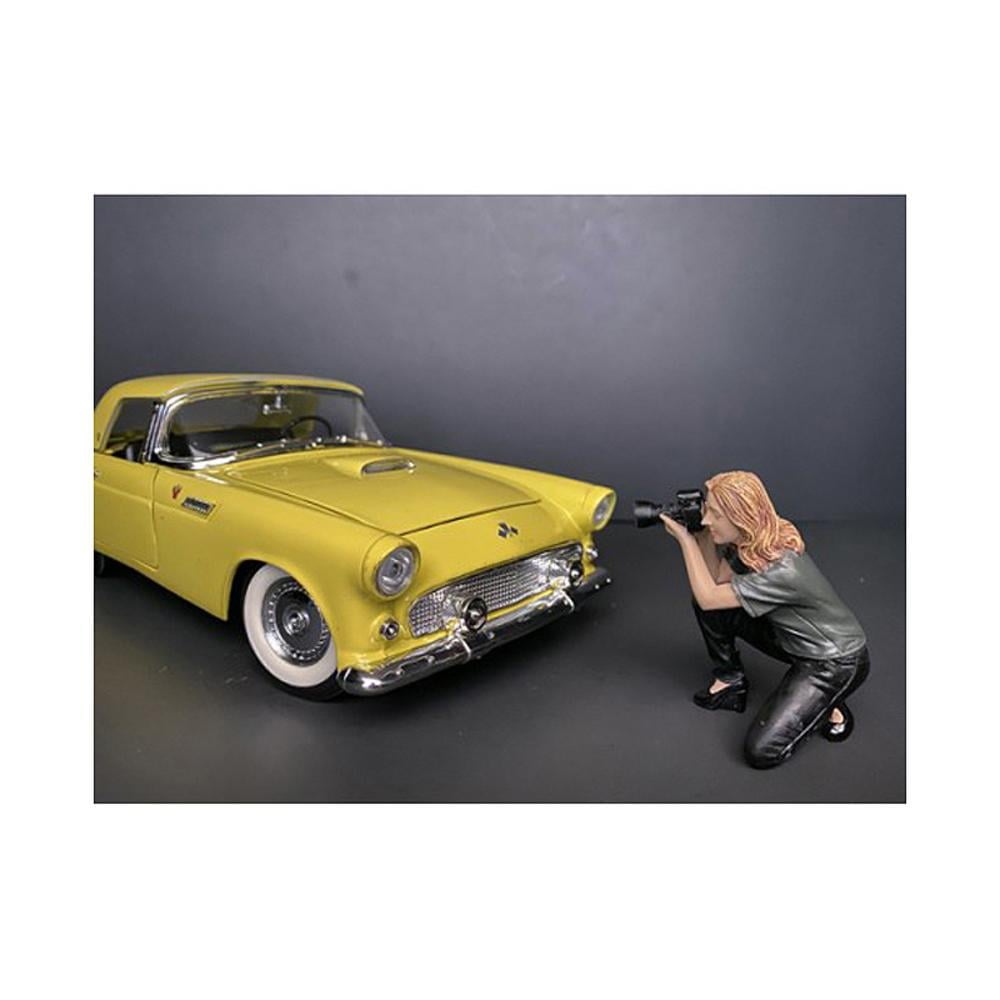 Picture of American Diorama 38211 Weekend Car Show Figurine III for 1 by 18 Scale Models