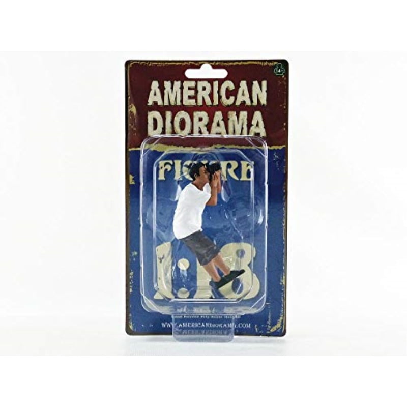 Picture of American Diorama 38212 Weekend Car Show Figurine IV for 1 by 18 Scale Models