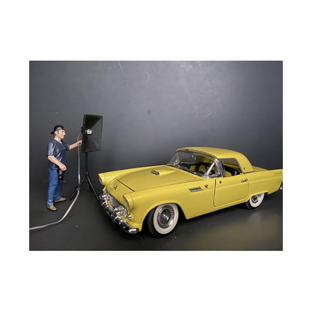 Picture of American Diorama 38213 Weekend Car Show Figurine V for 1 by 18 Scale Models