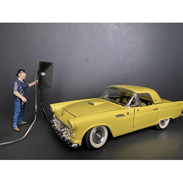 Picture of American Diorama 38313 Weekend Car Show Figurine V for 1 by 24 Scale Models