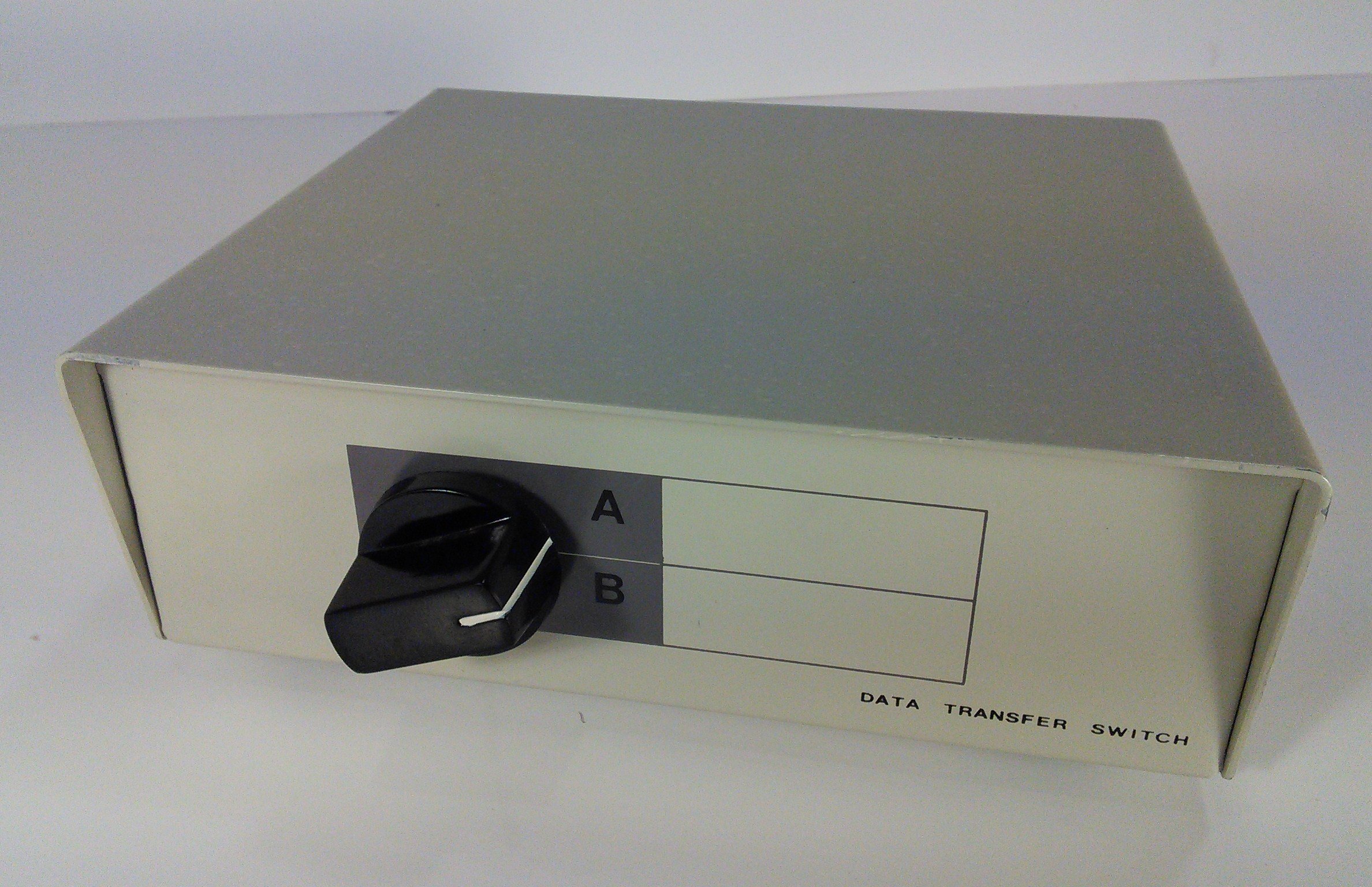 CableWholesale 40D3-17602 AB 2 Way Switch Box  DB25 Female