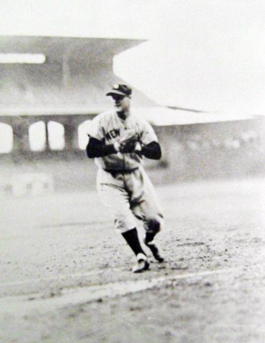 54345 Lou Gehrig Photo New York Yankees 11X14 Unsigned Photo Image 2