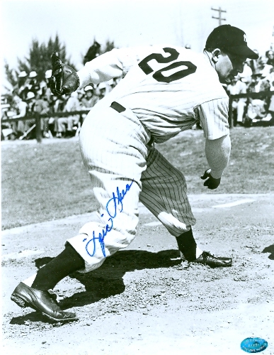 60055 Spec Shea Autographed 8 x 10 Photo New York Yankees Image No .2