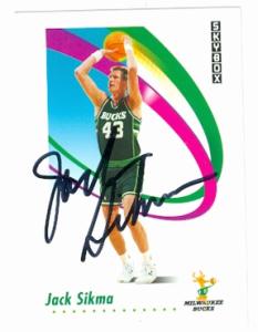 Jack Sikma autographed baketball card (Milwaukee Bucks) 1991 Skybox #165 - Autographed Basketball Cards