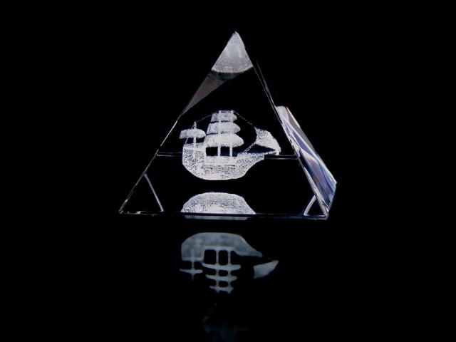 Picture of Asfour Crystal 1051-65-13 2.55 L x 2.4 H x 2.55 W in. Crystal Laser-Engraved Old Boat Sealife & Nautical Laser-Cut