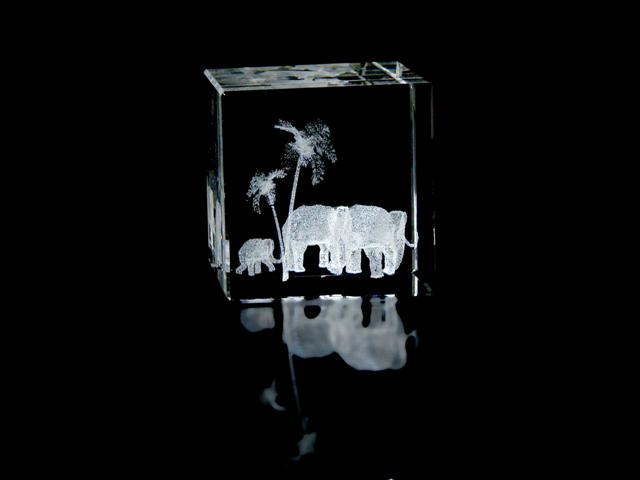 Picture of Asfour Crystal 1166-60-34 2.4 L x 2.4 H x 2.4 W in. Crystal Laser-Engraved Elephant Family Animals and Nature Laser-Cut