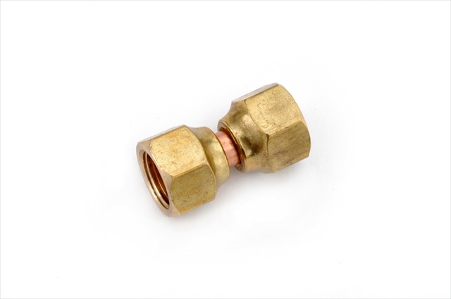 70407006  Swivel Connector  0.37 In.