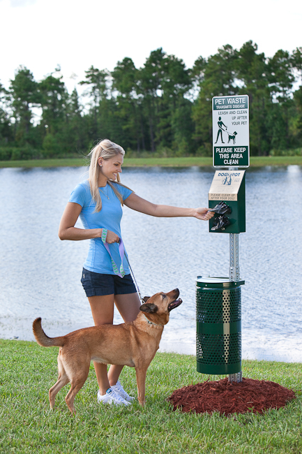 Picture of Dogipot 1003-L Aluminum Pet Station- Forest Green