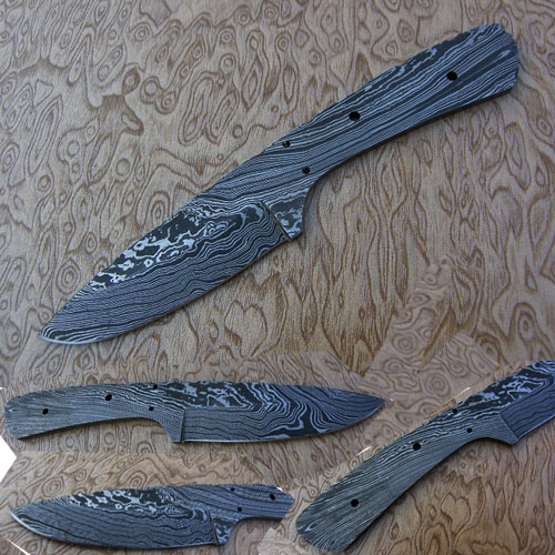 8 Damascus Steel Hunting Skinner Knife