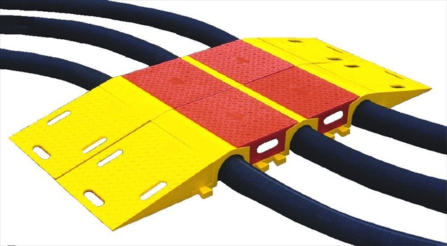 Modular Hose Bridge, 3-1/2 in H, 1-1/8 ft L, 16 in W, 0 Channel, Polyurethane, Yellow