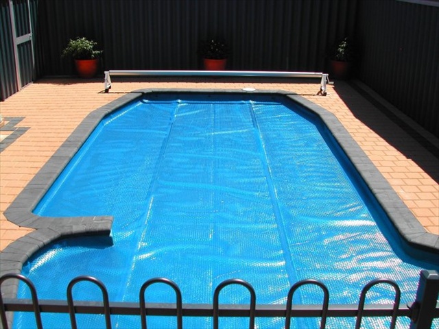 16 x 32 ft. Rectangular Heat Wave Solar Blanket Swimming Pool Cover, Blue